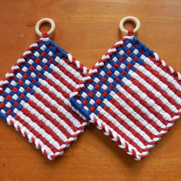 Set of 2 Handmade Artisan Woven Loomed Patriotic Potholders Hot Pads Trivets - Picture 1 of 7